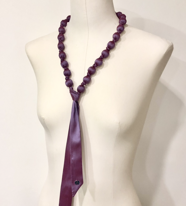 Collier cravate en soie