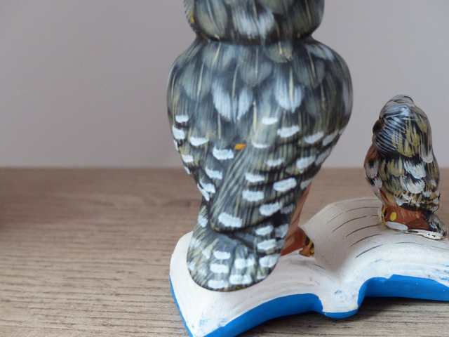 Figurines chouettes savantes sur livre peintes main, cadeau enseignant, professeur, maman, souvenir lecture conte du soir, cadeau fête père
