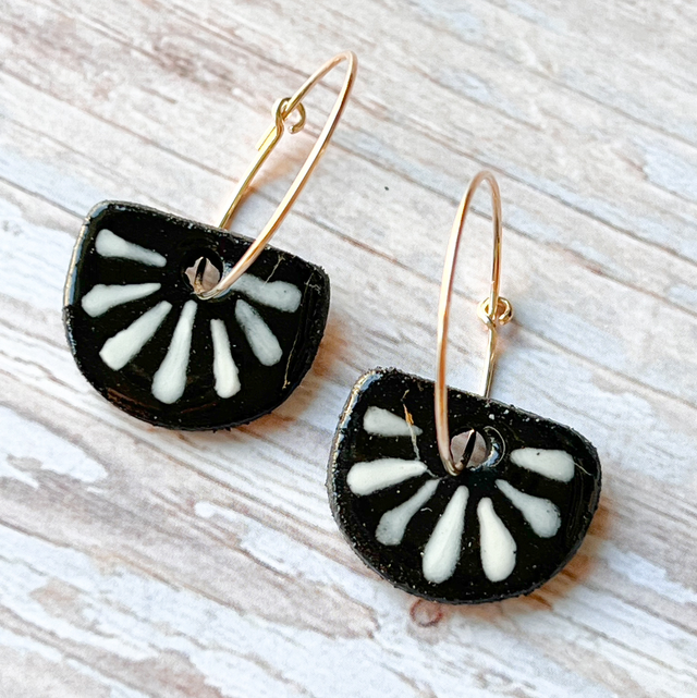 Boucles d’oreilles terre noire 