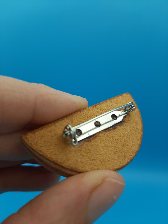 Leather brooch - pink / gold