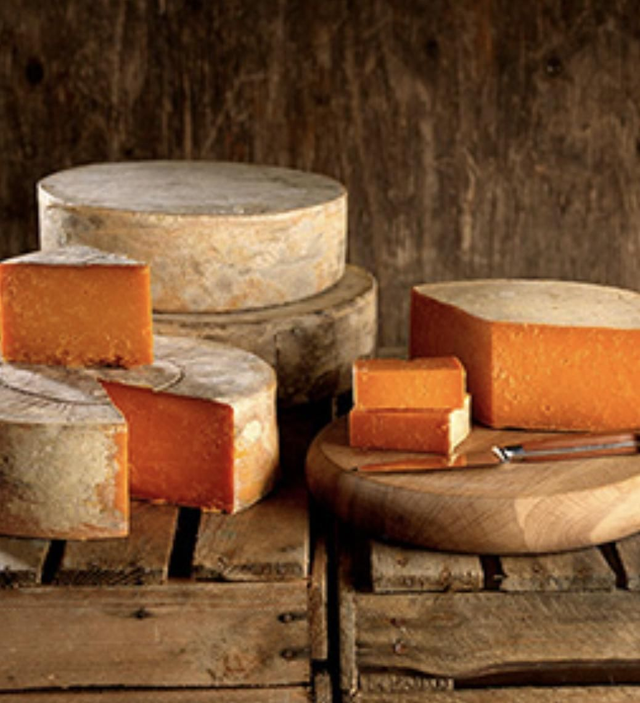 Rutland Red Leicester Cloth bound kg