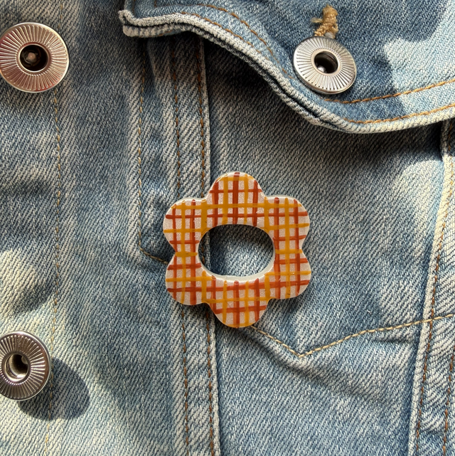 Checkered Flower Glass Holder Pin Badge