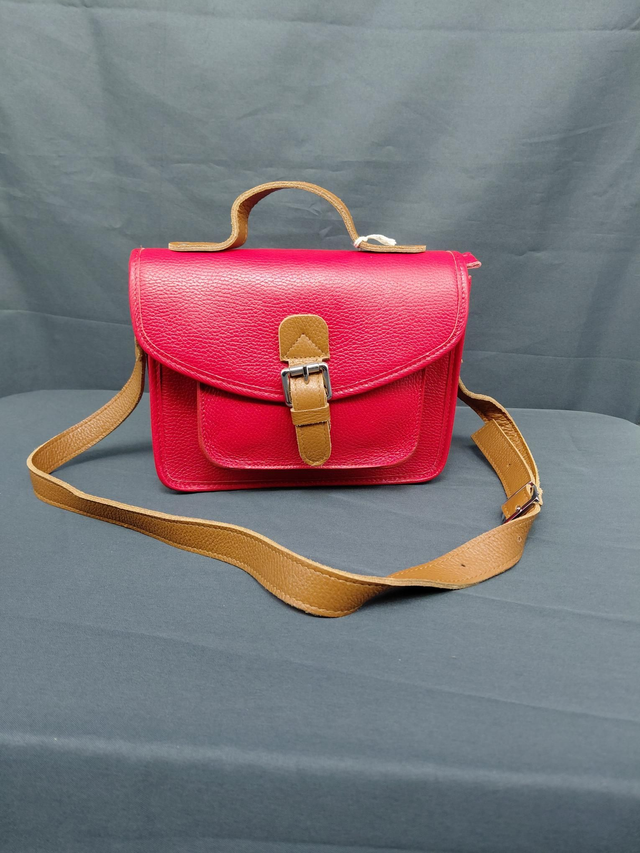 Petit sac en cuir couleur rouge 