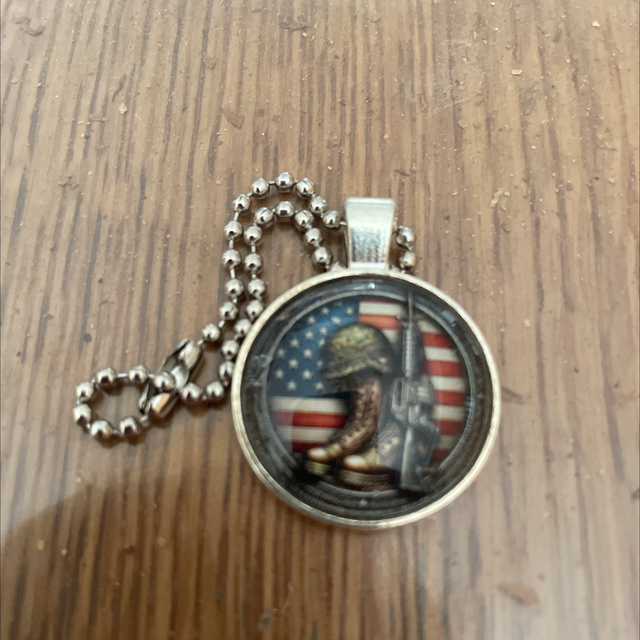 Porte clé boule métal modèle 18