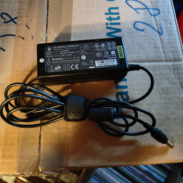 LiShin 0335C2065  65 Watt Netzteil 20V-3,25A 