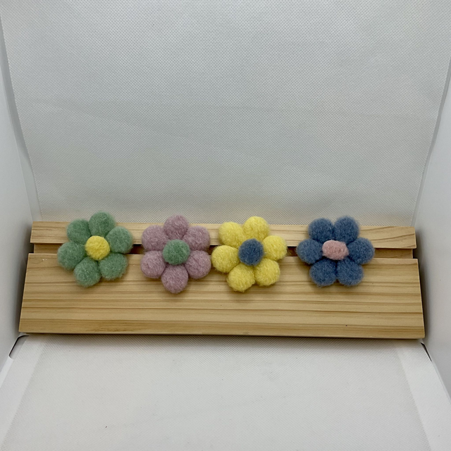 Flower Felt brooches. Different colours available.