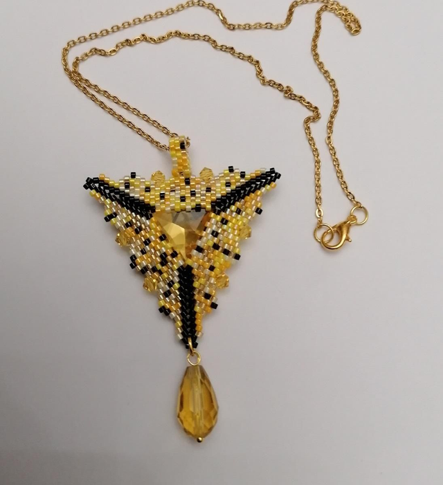 COLLIER PENDENTIF TRIANGLE