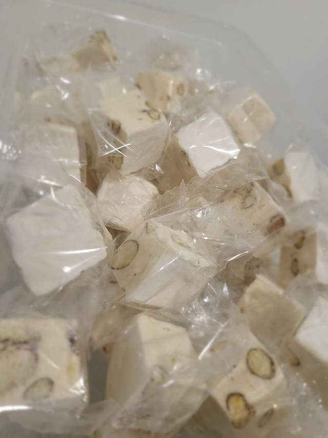 Nougat aux amandes (cube 20g)