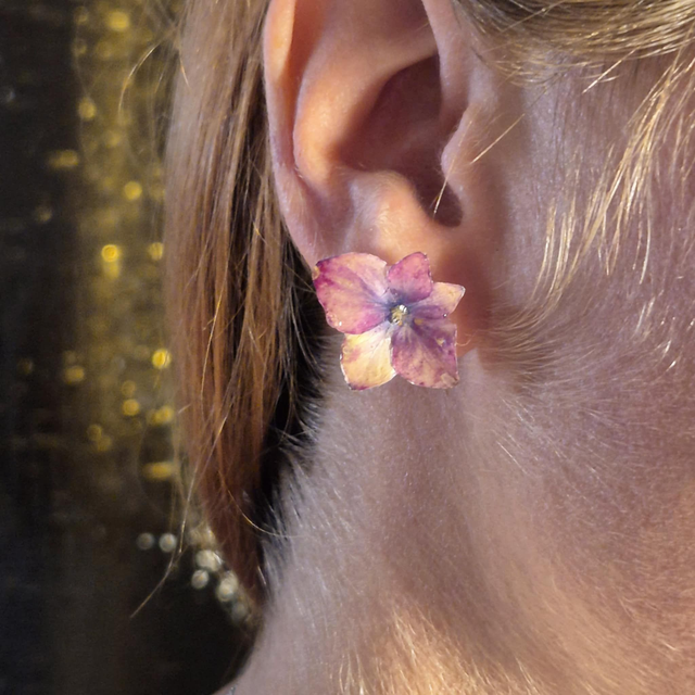 Boucles d’oreilles Hortensias – Bijoux floraux faits main en résine brillante