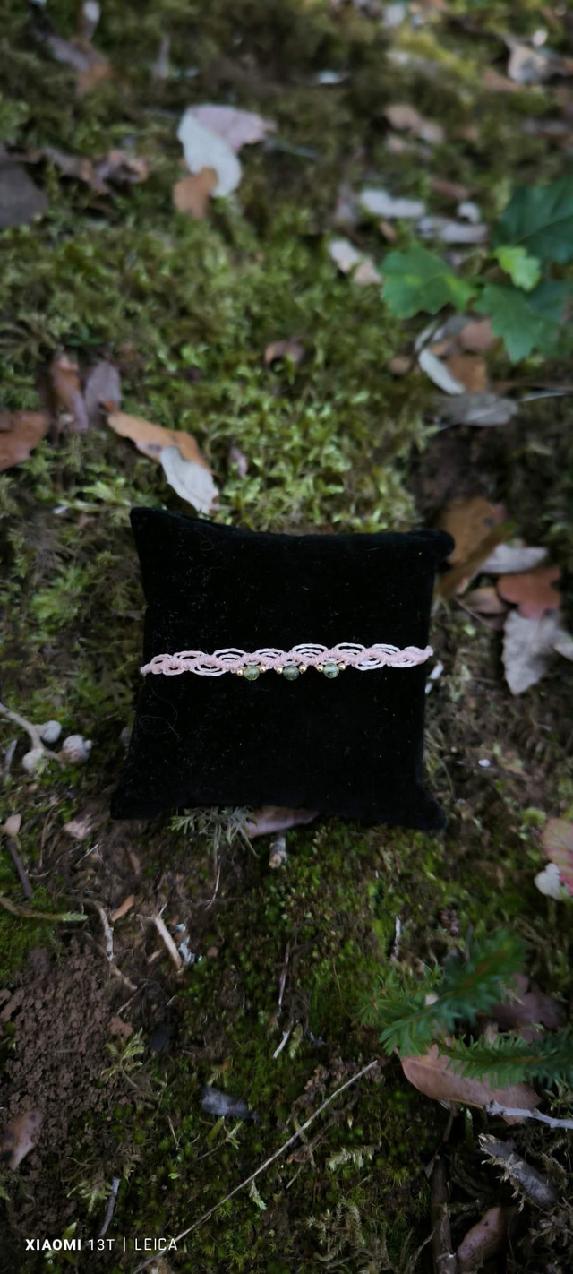 Bracelet dentelle avec perle olivine