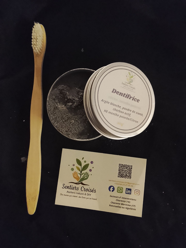 🦷 Dentifrice Naturel en Poudre – 30 g  Argile blanche – Siwak – Charbon actif – HE citron &amp; menthe poivrée Fabrication artisanale
