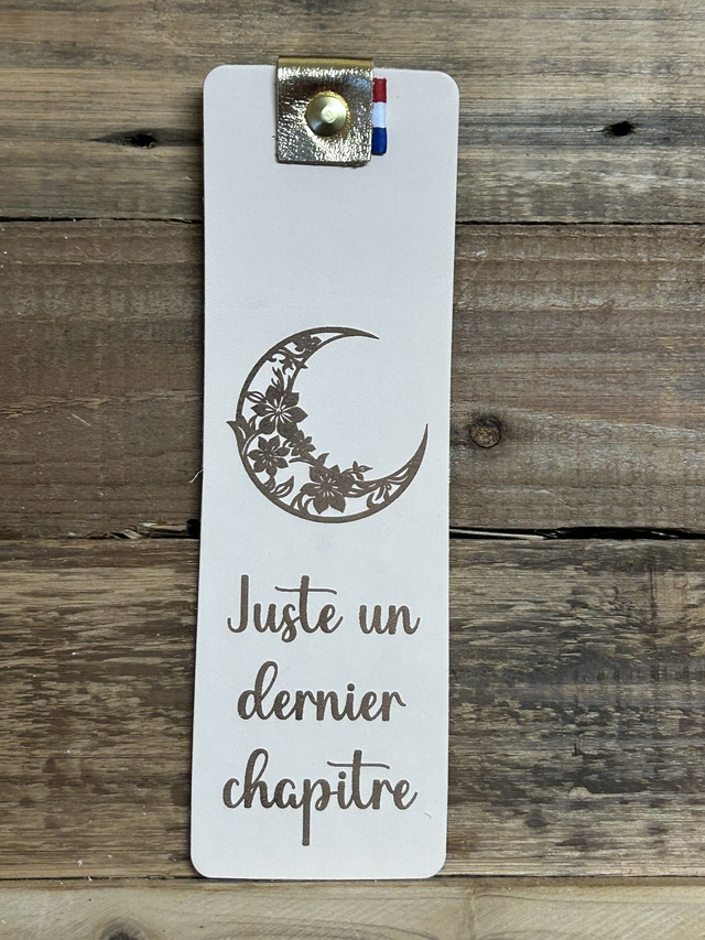 Marque page en cuir "Juste un dernier chapitre"