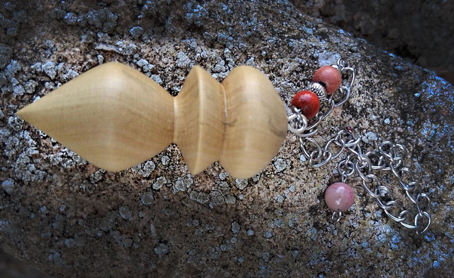 Pendule en bois et pierre, buis et Rhodonite