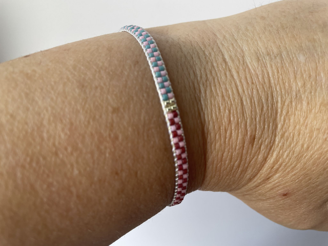 Bracelet fin, deux rangs.