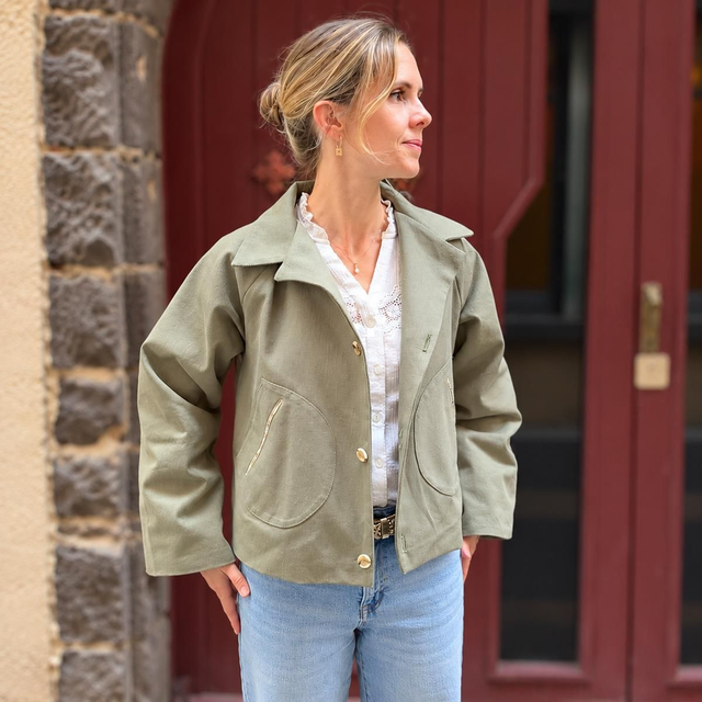 Trench court femme kaki et liberty – fabriqué en France sur-mesure