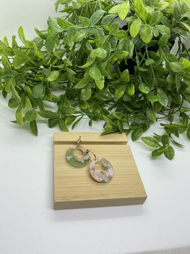 Boucles d'Oreilles Rose et Vert artisanal et léger 