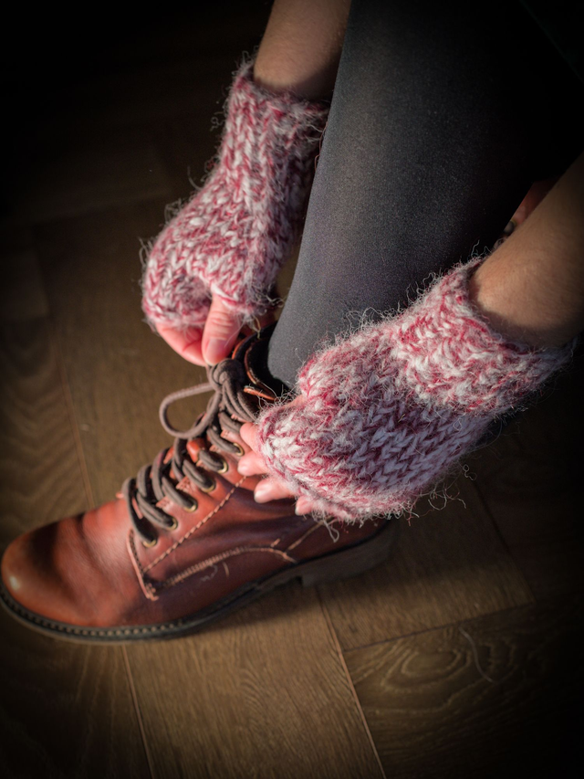 Mitaines en laine rouge et beige