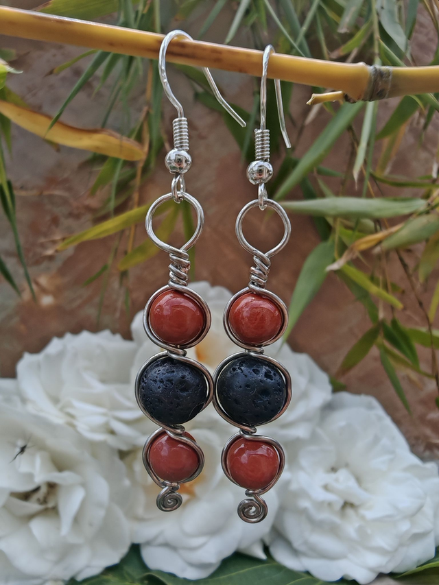 Trio antique, boucles d'oreilles jaspe rouge et pierre de lave