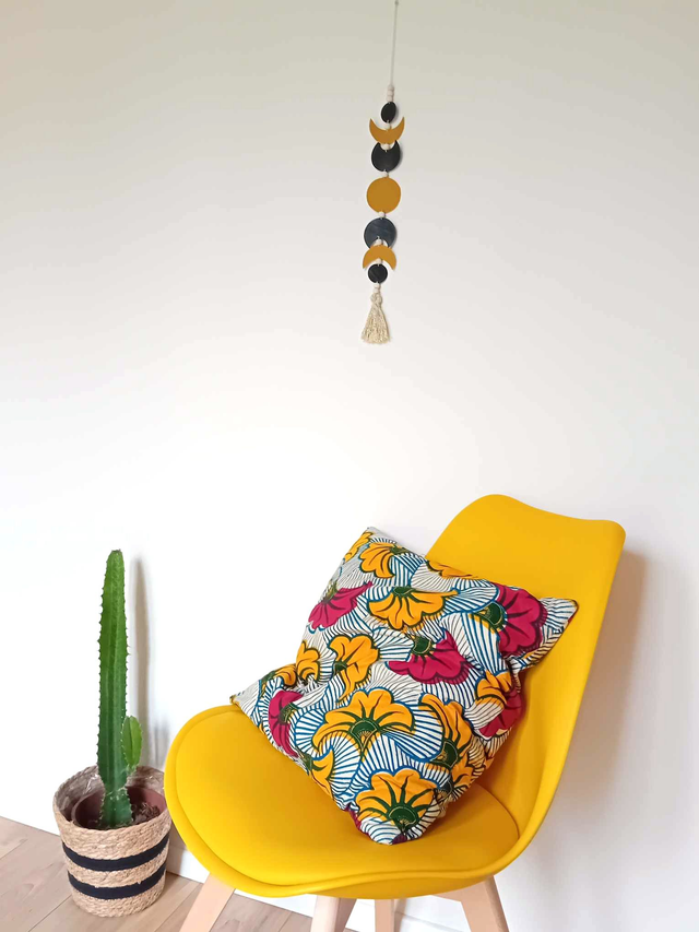 Suspension Murale Bohème Phases Lunaires en Chambre à Air et Chute de Similicuir - Pièce Unique  