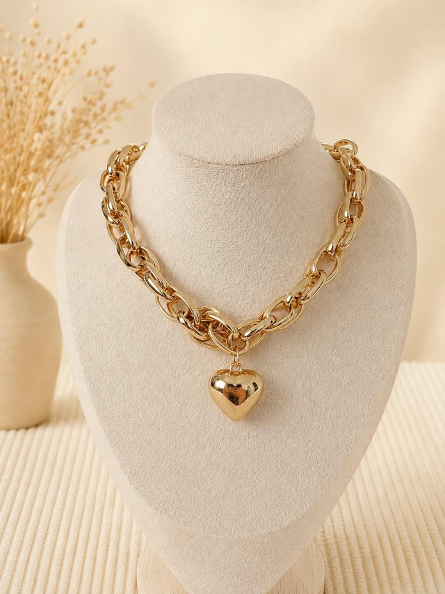 Collier chaîne dorée avec pendentif cœur
