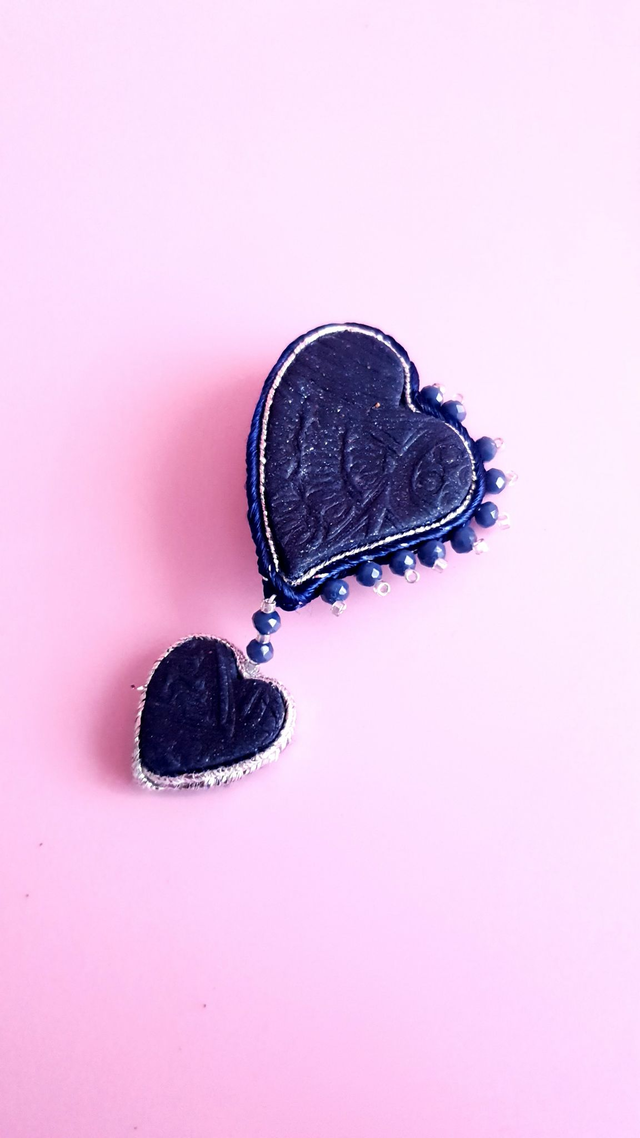 Broche Coups de coeur bleu nuit et argenté