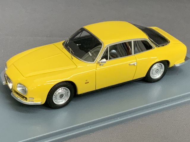 Alfa Romeo 2600 SZ 1967 Gelb NEO Scale 1:43