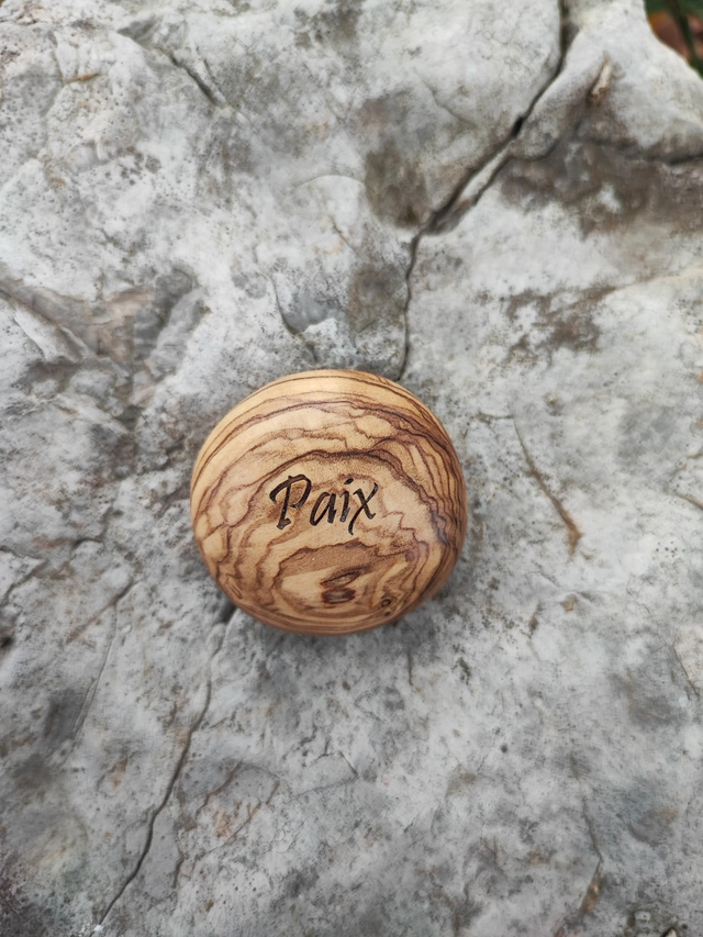 Caillou en Bois d'Olivier "Paix"