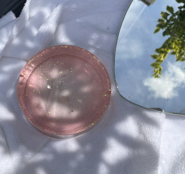 Cendrier rose paillettes défaut 