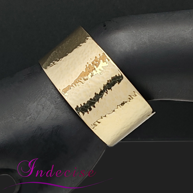 Bracelet manchette ajustable en laiton martelé - Création Indecise