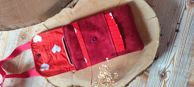 Porte téléphone en suédine rouge ✨