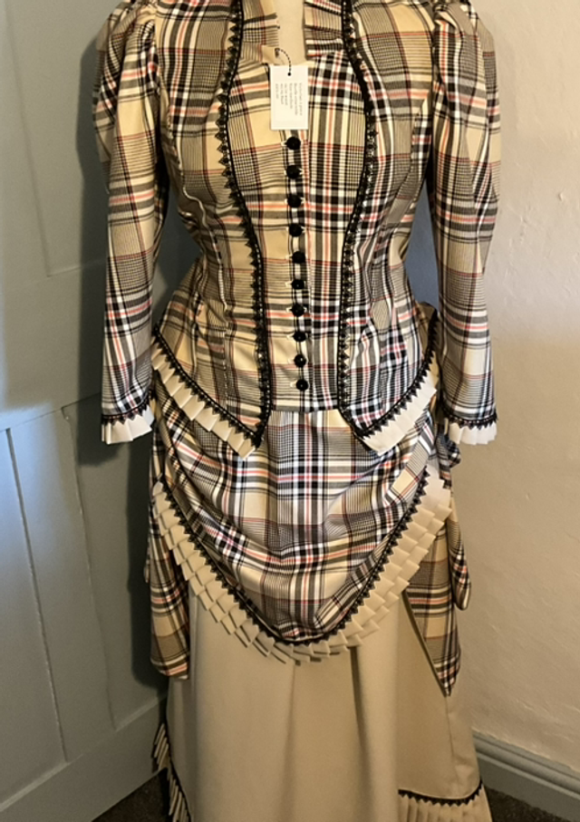 3 piece bustle ensemble 007