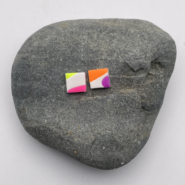 Small multicoloured squares 