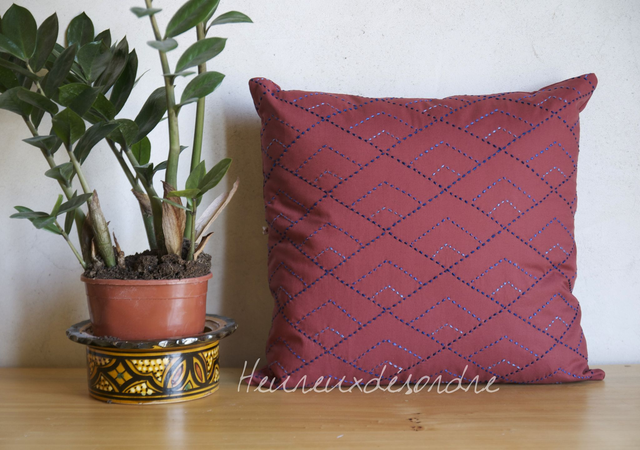 Housse de coussin brodée