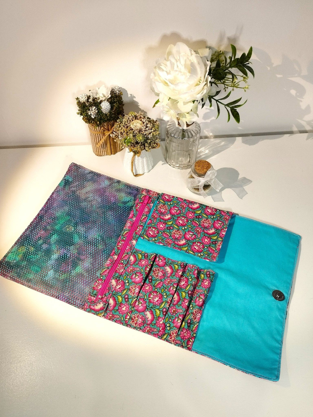 Pochette de toilette à rabats