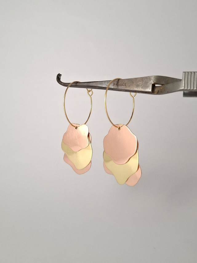 Créoles Nuages (Small) - Laiton et cuivre repoussé, poli, vernis