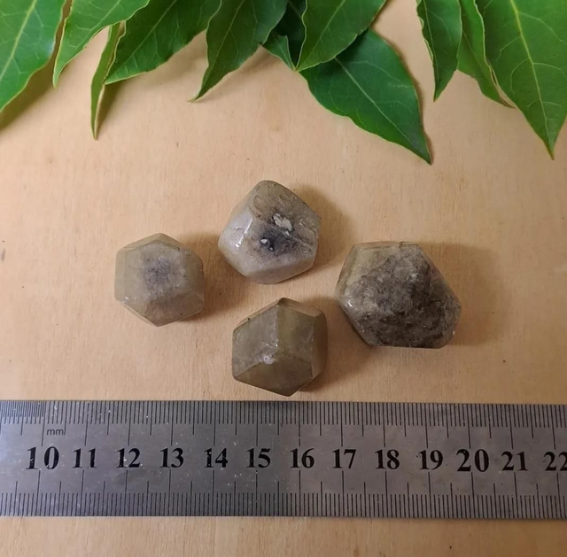 GROSSULAR GARNET GEMSTONE 