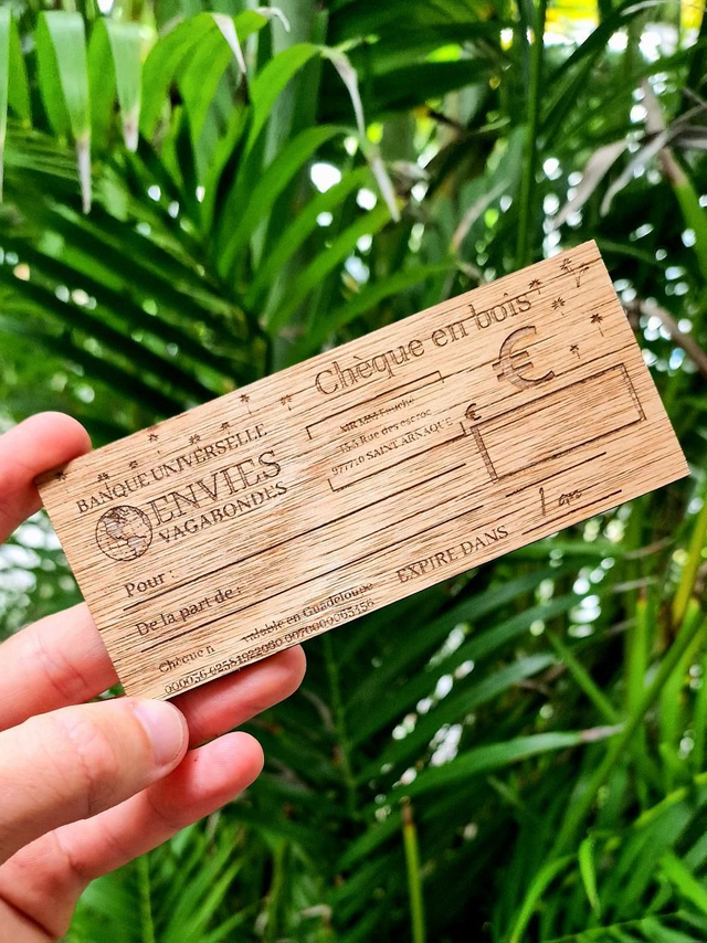 Chèque en bois . Chèque cadeau