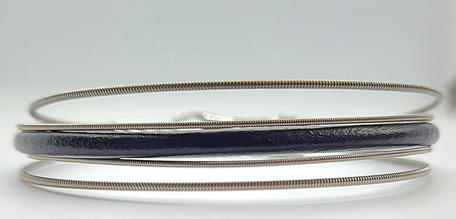 SLINKY by Yarol Poupaud - Bracelet corde de guitare surcyclée - 100% LIVE