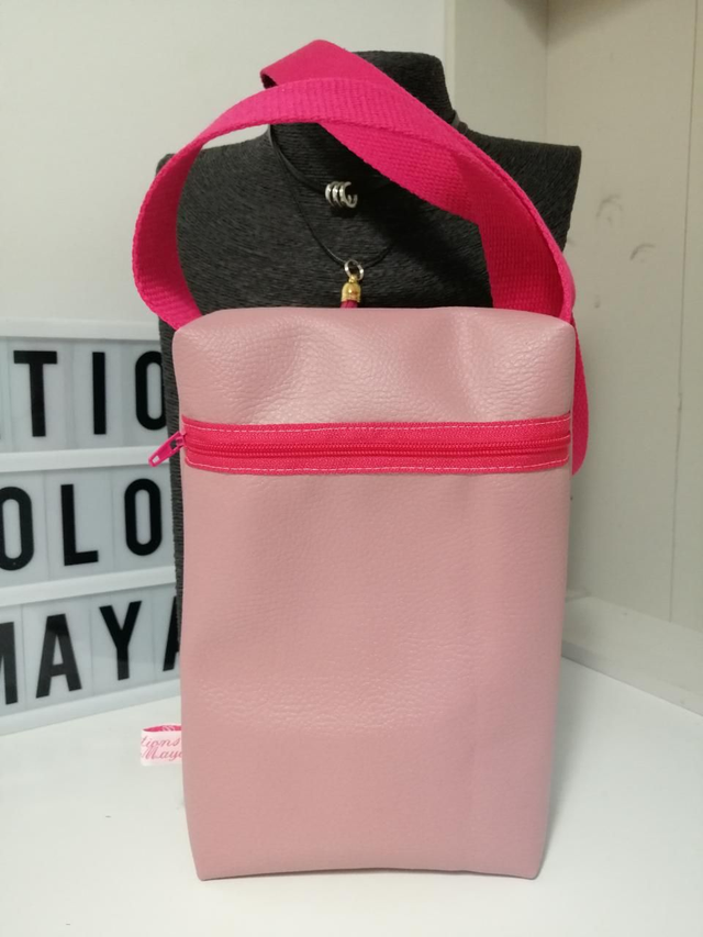 Pochette bandoulière rose en simili-cuir 