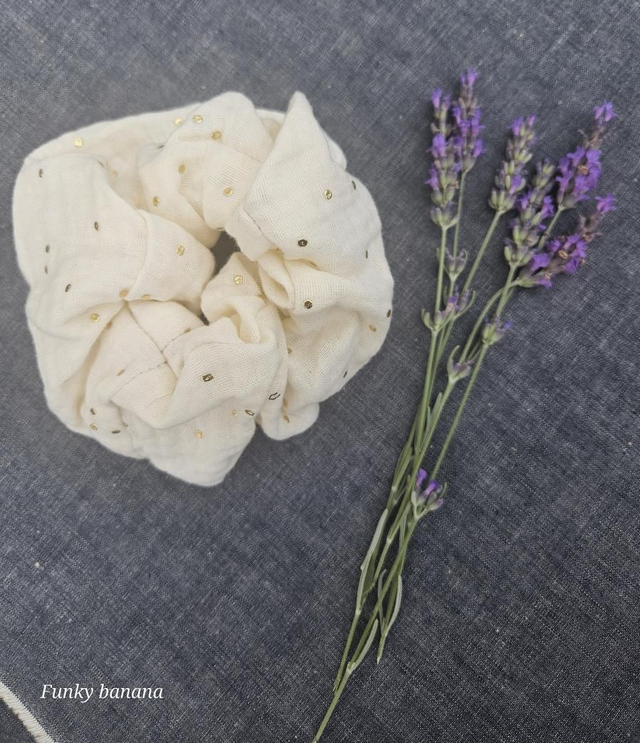 Chouchou écru et pois dorés 