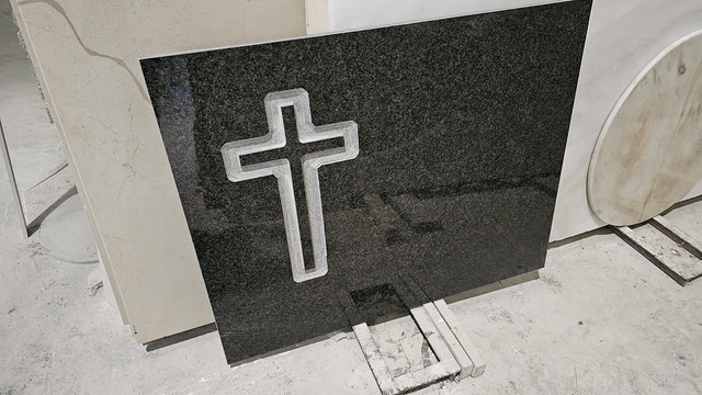 Lápida granito 2 cm 100x80