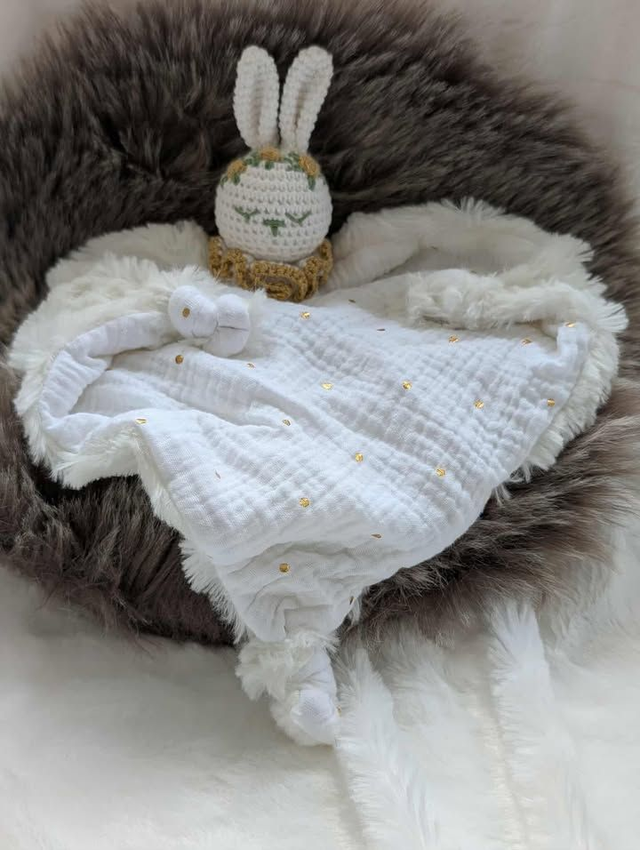 Doudou lapin blanc et doré