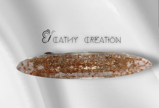 Barrette avec inclusion de perles 