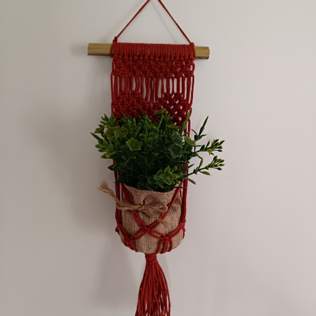 Porte plante mural en macramé coeur terracotta