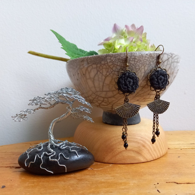 Boucles d&#039;oreille Madame Hô - Noires