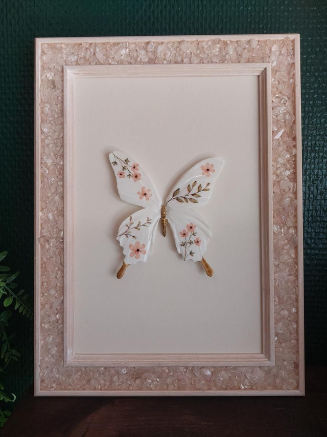 Cadre rose clair à suspendre avec quartz