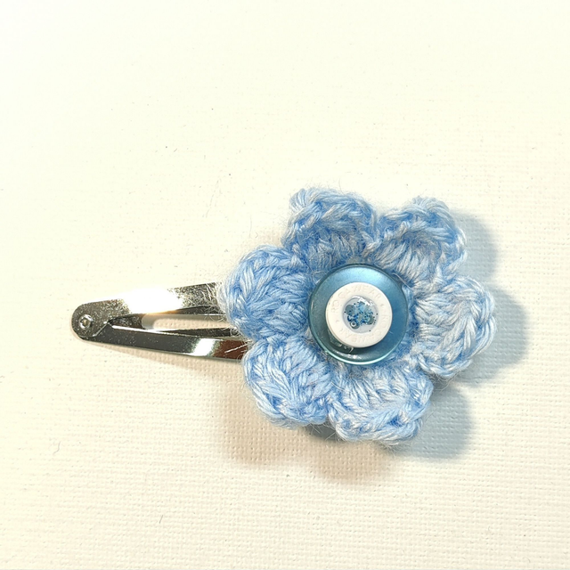 Barrette fleur simple ciel crochet bouton bleu blanc clic clac