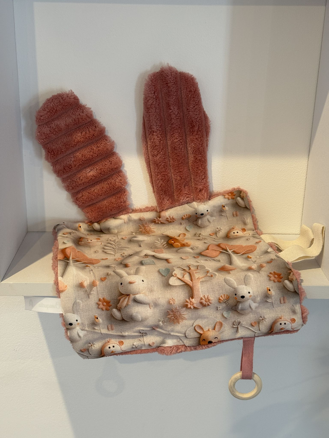 Doudou sensoriel foret/rose