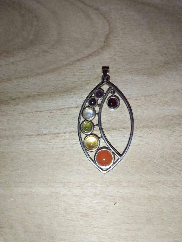 Pendentif 7 chakras ovale