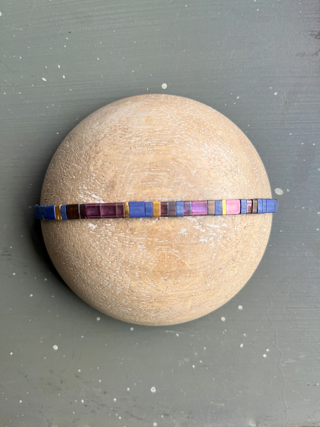 Bracelet perles en verre carrées Tila violet foncé bleu et or